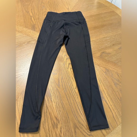 Victoria's Secret Pants - Victoria’s Secret‎ 3/4 leggings in black